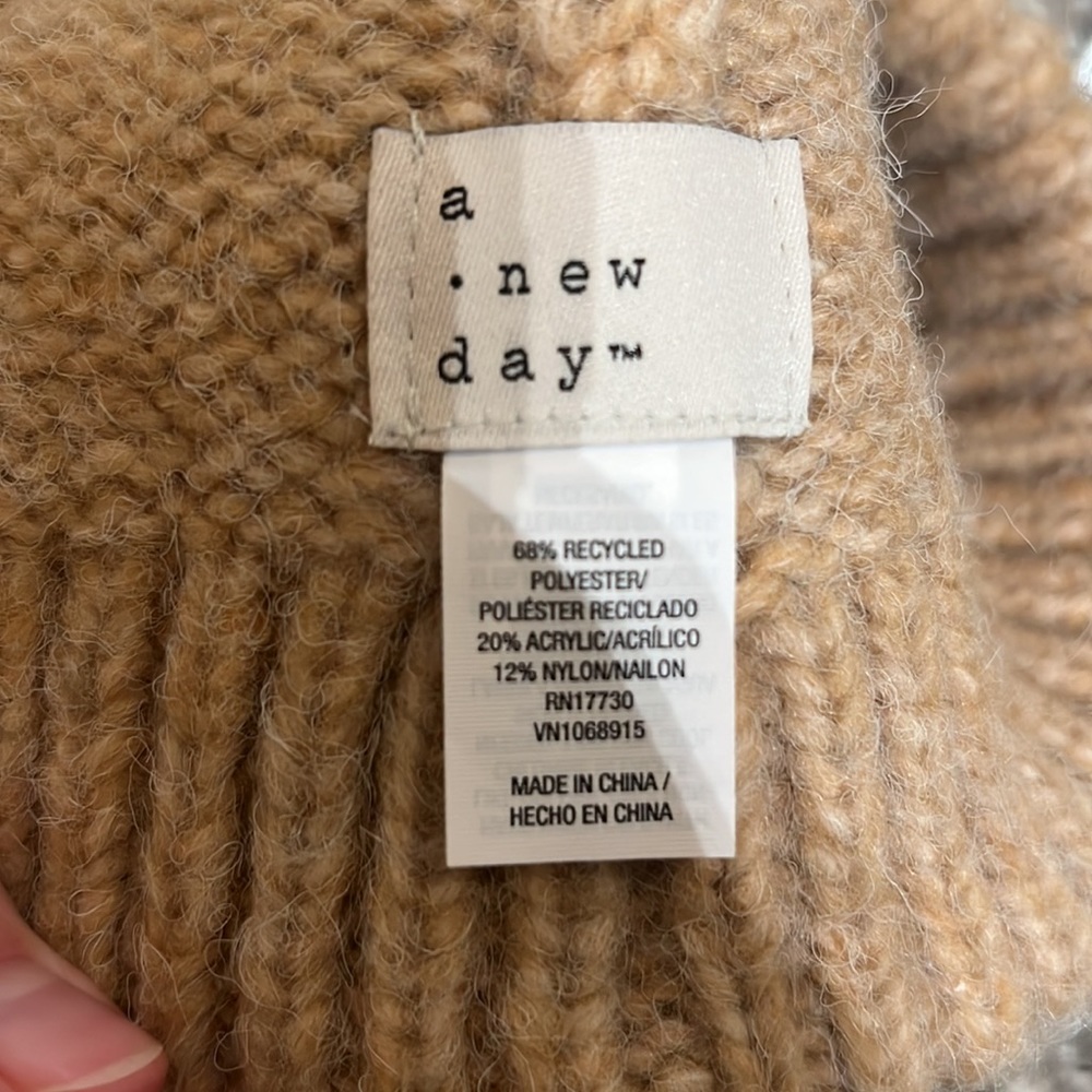 Hat - Picture 4 of 4